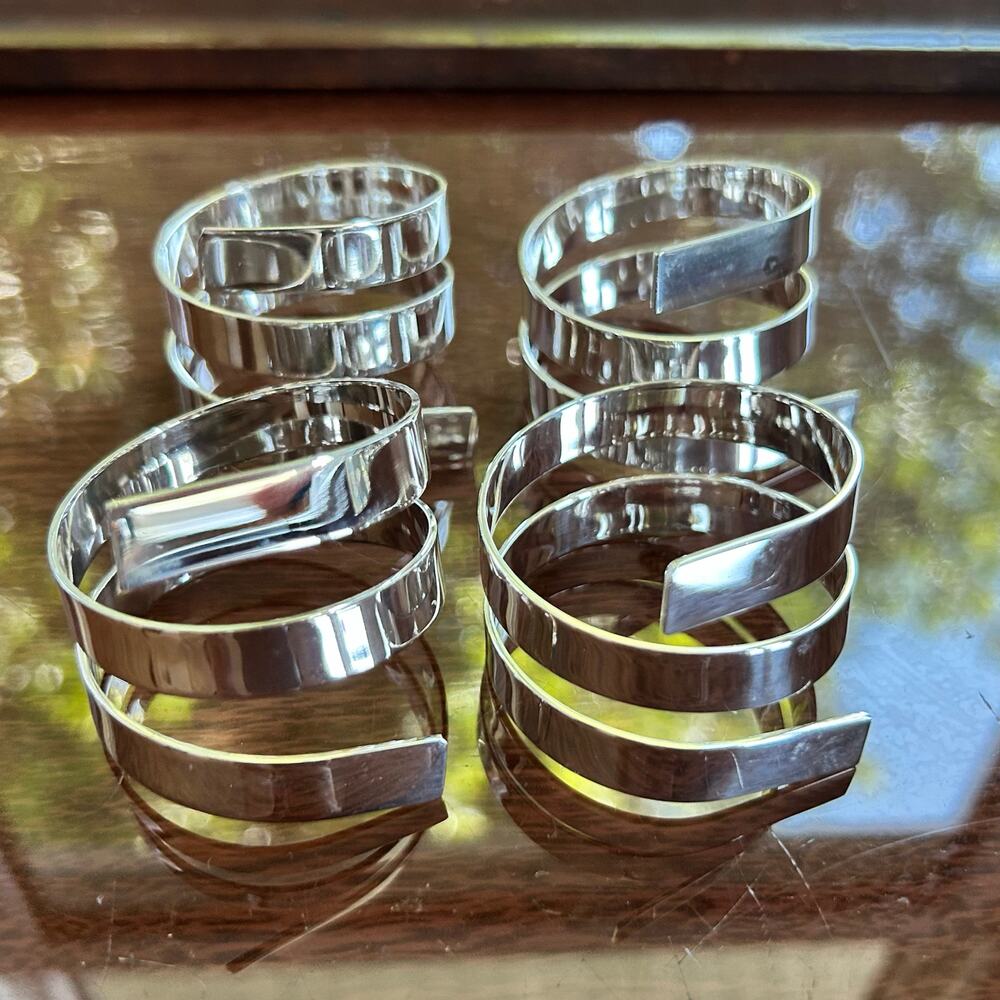 Set of 4 Modern Silver-Plated Spiral Napkin Rings – Minimalist Table Decor